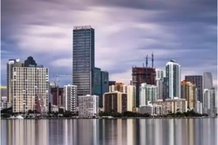 三大利空消息突襲樓市，房地產(chǎn)老田頭這次真的慌了